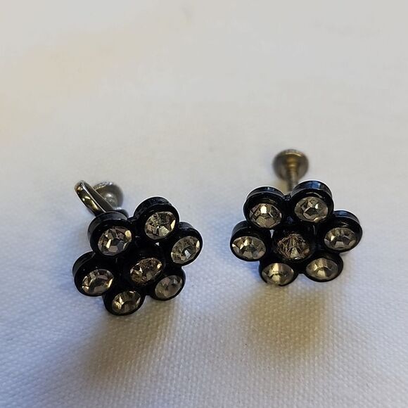 Vintage Flower Shaped Rhinestone Embellished Screw Back Earrings - Picture 4 of 9